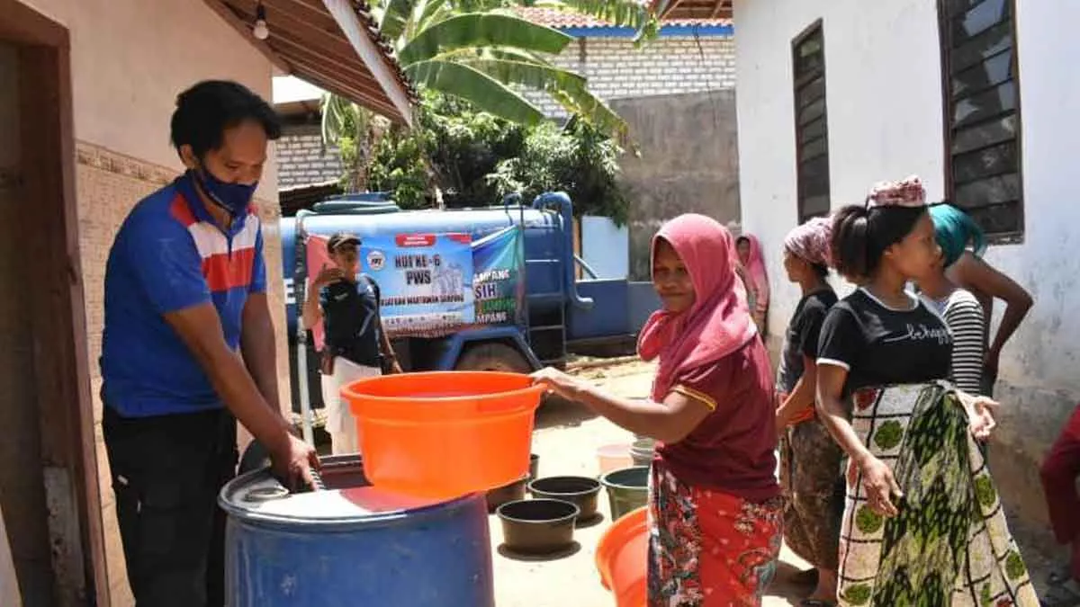 Kekeringan Landa Sampang, PWS Salurkan Air Bersih