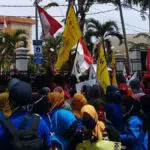 Mahasiswa Sampang Aksi Tolak UU Cipta Kerja di Gedung Dewan