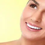 Membuat Gigi Terlihat Lebih Putih dengan Mencoba Makeup Berikut
