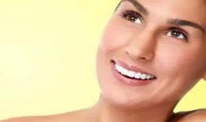 Membuat Gigi Terlihat Lebih Putih dengan Mencoba Makeup Berikut