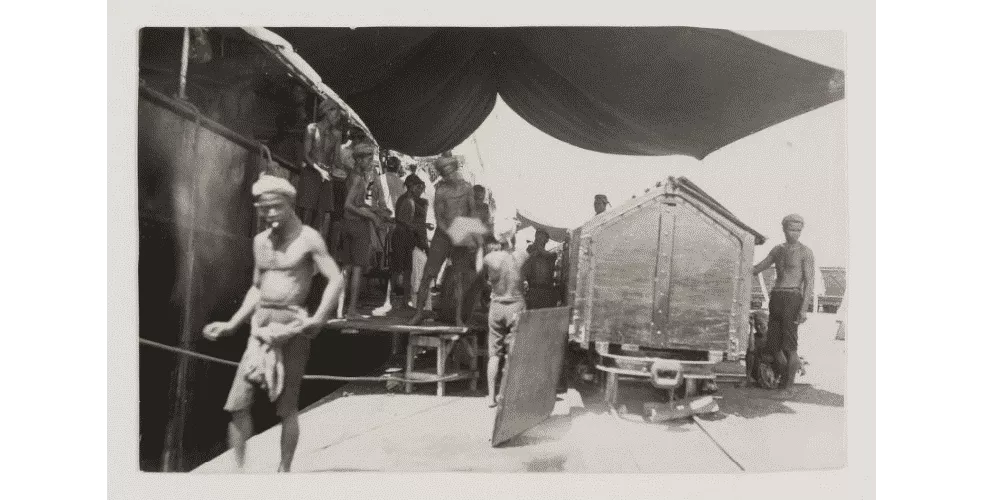 Foto- Aktivitas Produksi Garam Tahun 1930-An Di Sumenep - Portalmadura.com FOTO- Aktivitas Produksi Garam Tahun 1930-an di Sumenep