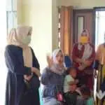 Omzet Turun, Emak-Emak Pedagang Kain “Ngeluruk” Kantor Disperindag Sampang