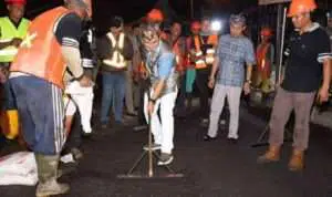 dok. Bupati Pamekasan, Baddrut saat melakulan demo, penanganan Jalan rusak di Pamekasan (Ist)