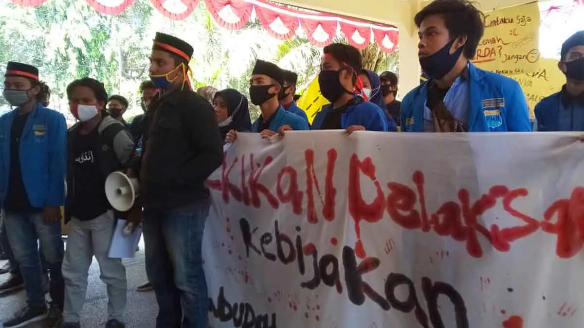 Pasar Modern Menjamur, Aktivis Mahasiswa Demo DPRD Bangkalan