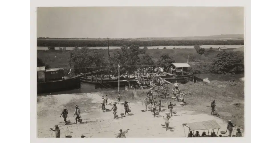Foto- Aktivitas Produksi Garam Tahun 1930-An Di Sumenep - Portalmadura.com FOTO- Aktivitas Produksi Garam Tahun 1930-an di Sumenep
