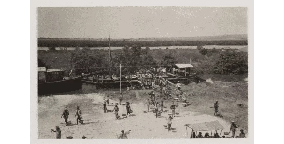 Foto- Aktivitas Produksi Garam Tahun 1930-An Di Sumenep - Portalmadura.com FOTO- Aktivitas Produksi Garam Tahun 1930-an di Sumenep