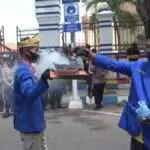Pengunjuk Rasa Bakar Kemenyan Ruat DPRD Sampang
