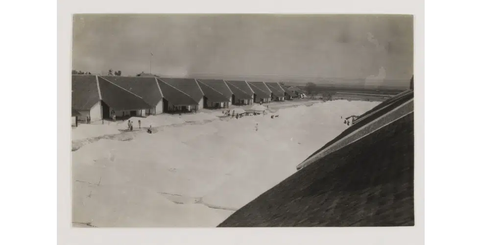 Foto- Aktivitas Produksi Garam Tahun 1930-An Di Sumenep - Portalmadura.com FOTO- Aktivitas Produksi Garam Tahun 1930-an di Sumenep
