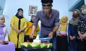 Potong Tumpeng Tandai Peringatan HUT ke-7 PortalMadura.Com