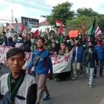 Tolak Omnibus Law, Mahasiswa Long March dari SGB menuju DPRD Bangkalan