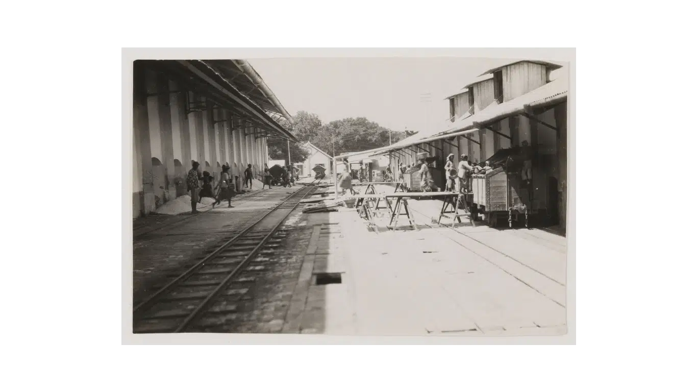 Foto- Aktivitas Produksi Garam Tahun 1930-An Di Sumenep - Portalmadura.com FOTO- Aktivitas Produksi Garam Tahun 1930-an di Sumenep