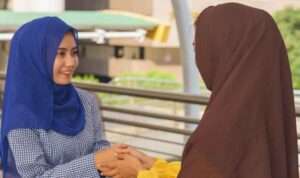 8 Adab Berteman Menurut Islam