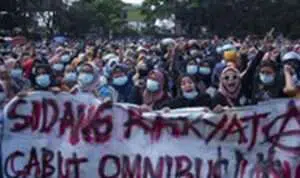 Gunakan 6 Aplikasi Penting Ini Ketika Terjadi Demo