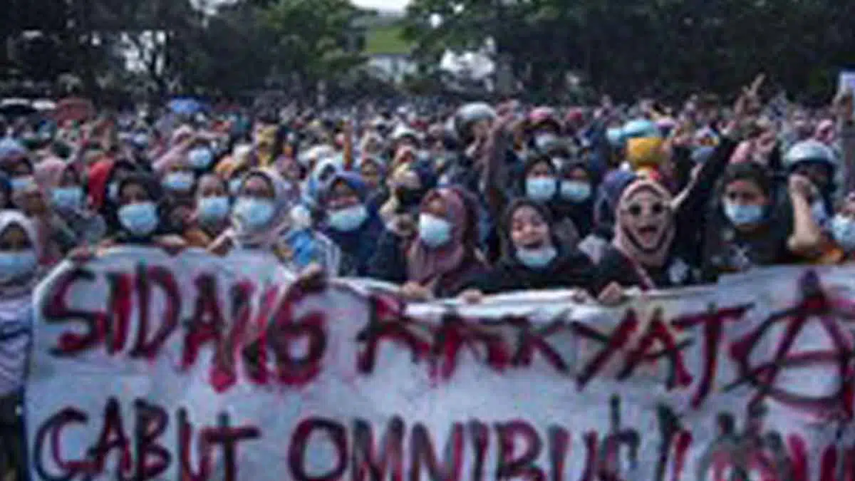 Gunakan 6 Aplikasi Penting Ini Ketika Terjadi Demo