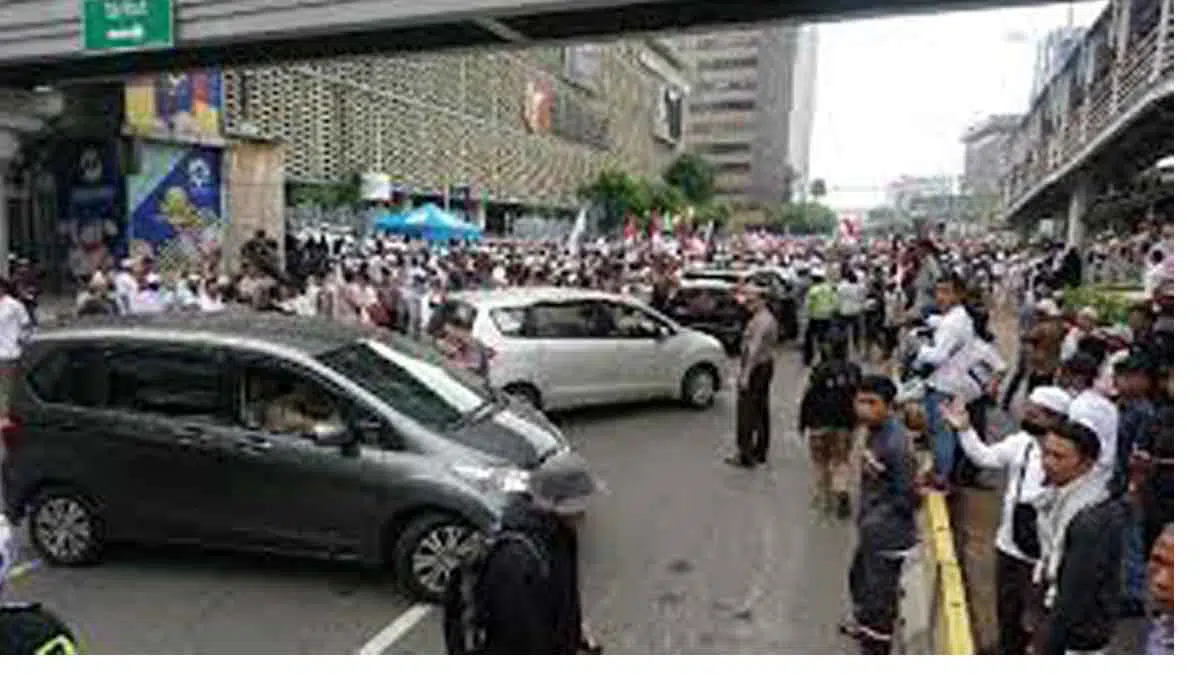Tak Perlu Panik, Ini 5 Cara Aman Berkendara Saat Ada Aksi Unjuk Rasa