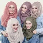 Trik Memilih Warna Hijab Agar Terlihat Lebih Tirus