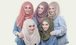 Trik Memilih Warna Hijab Agar Terlihat Lebih Tirus