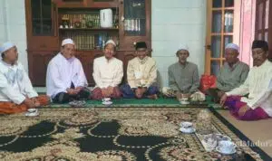 Achmad Fauzi Sowan ke Ponpes Sidogiri, Cium Serban hingga Dapat ‘Ijazah’ Doa dari Kiai Nawawi