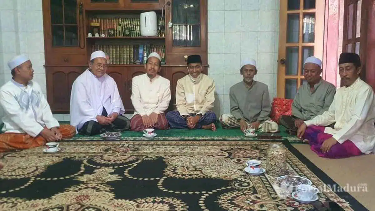 Achmad Fauzi Sowan ke Ponpes Sidogiri, Cium Serban hingga Dapat ‘Ijazah’ Doa dari Kiai Nawawi