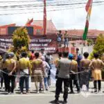 Telanjang Dada, Aksi BEM Sumenep Berlanjut Persoalkan Tambak Udang Rusak Lingkungan