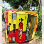 Bermuatan Asbes, Truk Guling di Gapura Sumenep
