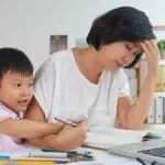 Cara Mencegah Kelelahan saat Menjadi Ibu Rumah Tangga