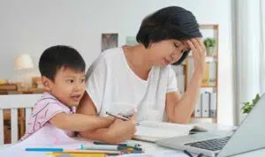 Cara Mencegah Kelelahan saat Menjadi Ibu Rumah Tangga