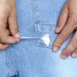 Cara Mudah Hilangkan Noda Bekas Permen Karet di Pakaian