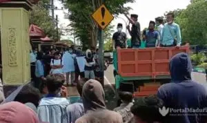 Harga Pupuk Subsidi Melambung, Petani 'Geruduk' Dispertahortbun Bangkalan