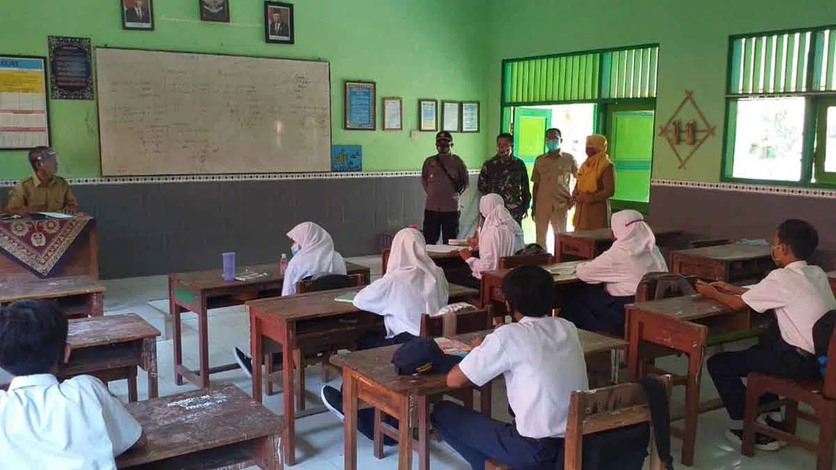 Hari Pertama SMPN di Sumenep PTM, Polisi Awasi Prokes