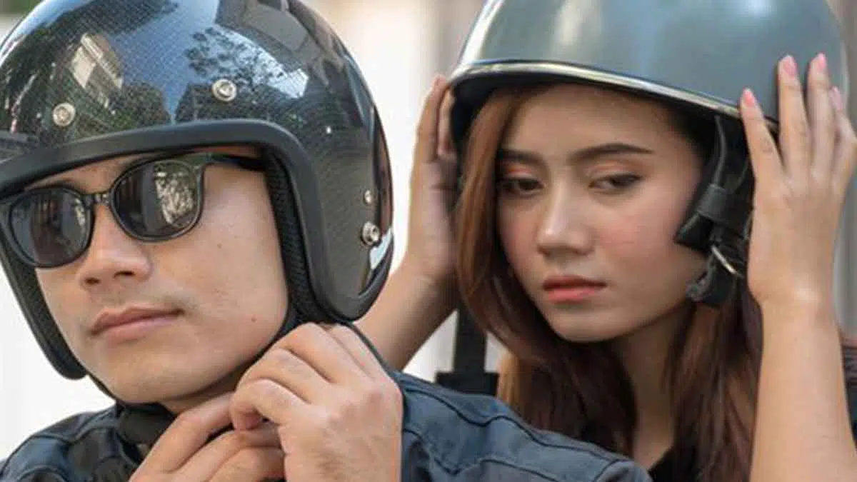 3 Risiko Helm Tanpa Visor bagi Pengendara Motor