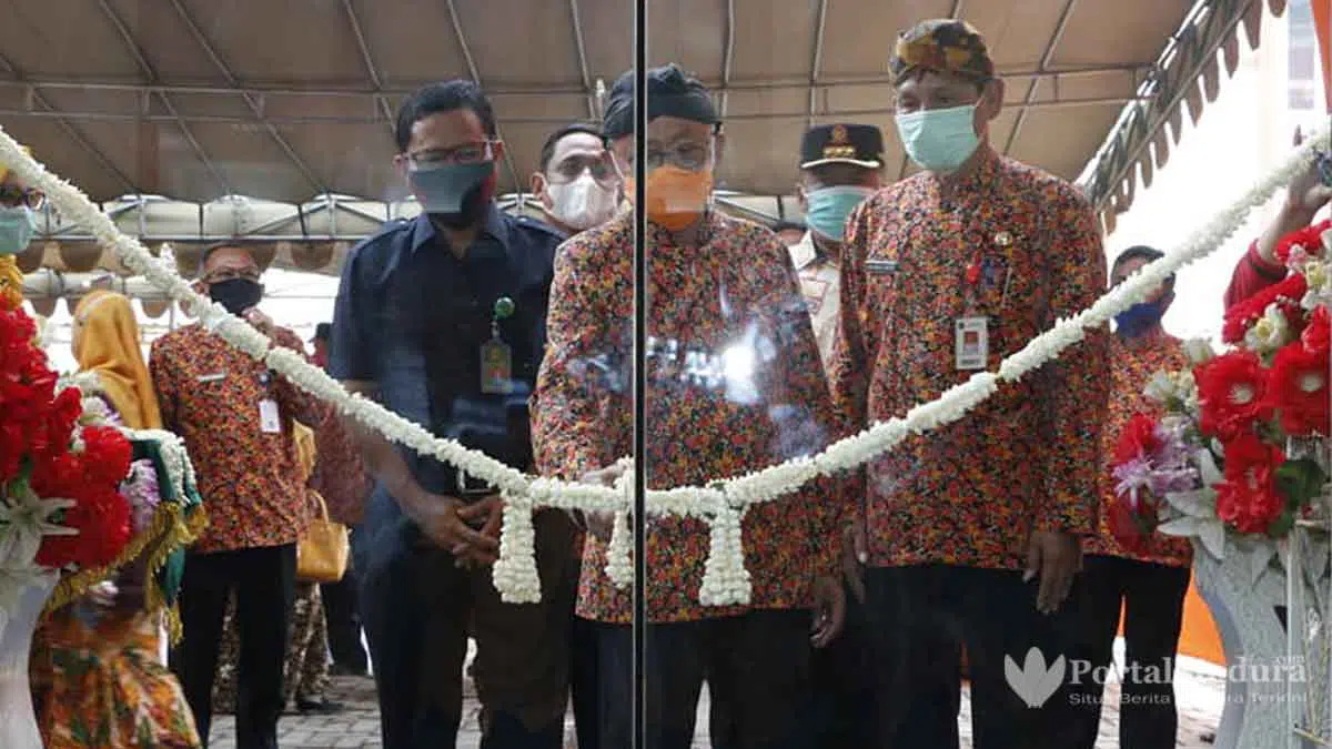 Bupati Sumenep A Busyro Karim resmikan Kantor Dinas Perumahan Rakyat, Kawasan Pemukiman (DPRKP) dan Cipta Karya (CK) Kabupaten Sumenep (Humas Pemkab Sumenep)