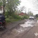 Jalan Poros Desa Dulang Sampang Dibiarkan Rusak