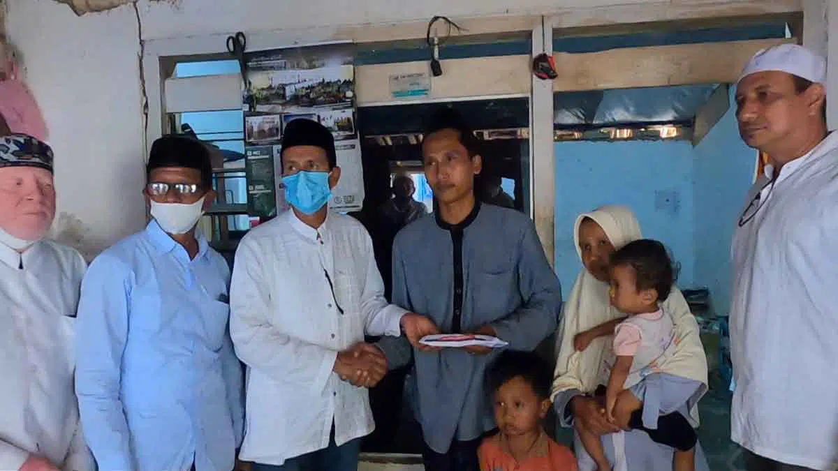 MH Said Abdullah Bantu Biaya Pengobatan Anak Penderita Tumor-Gizi Buruk