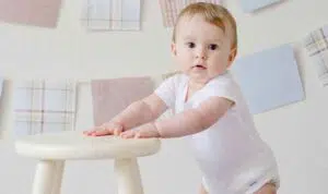 3 Cara Melatih Anak Berdiri Sendiri