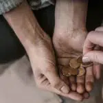 Bersedekah di Pagi Hari, Ini 3 Keutamaannya