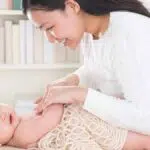 4 Pertolongan Pertama Saat Bayi Sembelit