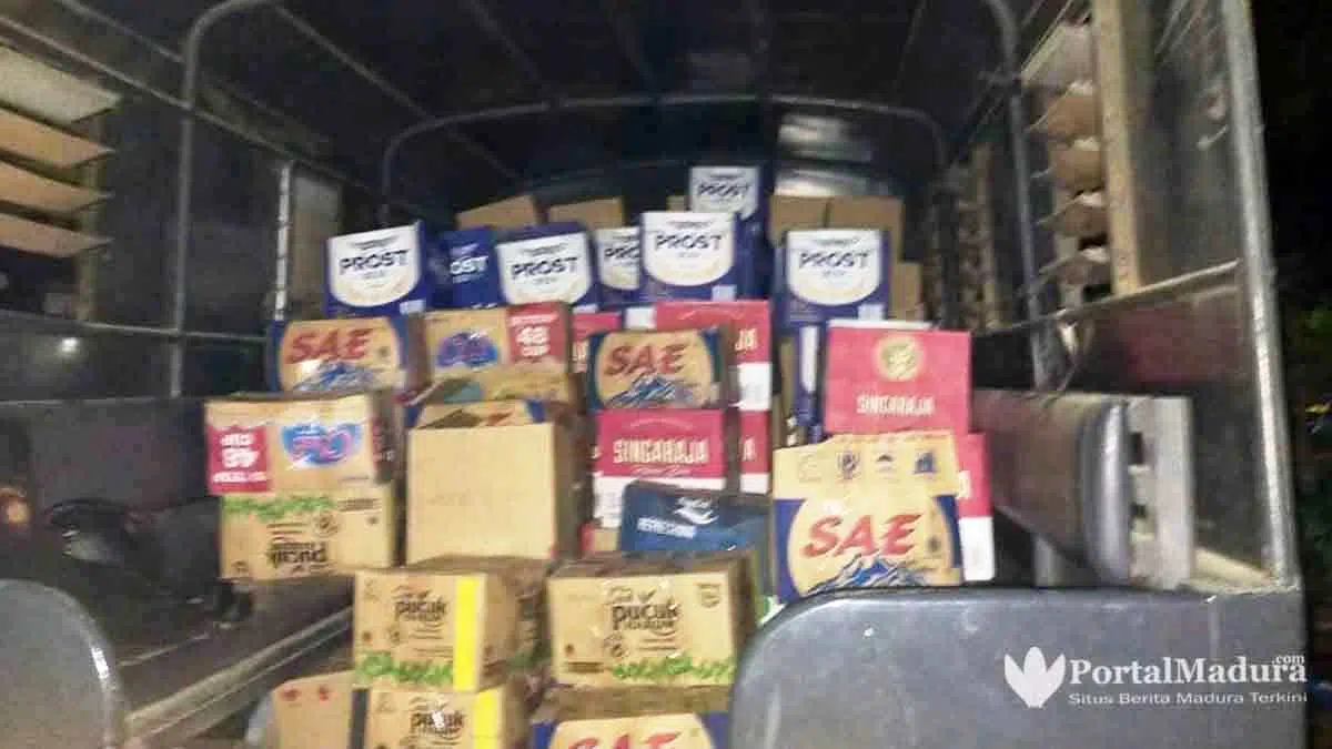 Polisi Sumenep Amankan Ratusan Botol Miras dari Ibu Holisah