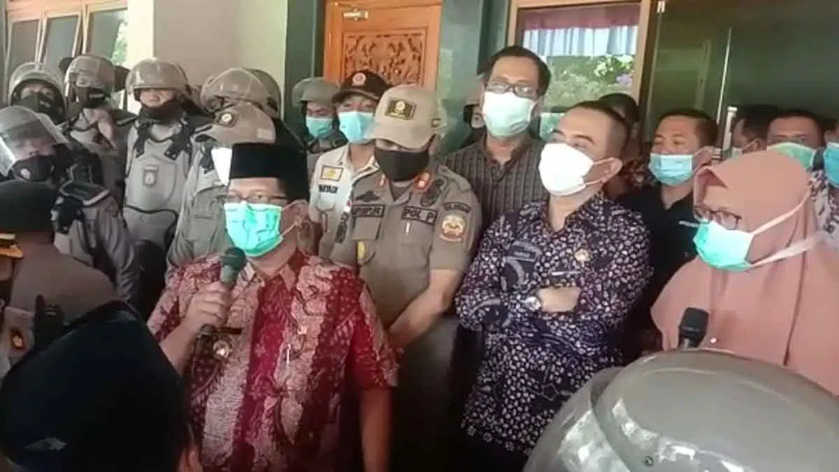 Wabup dan Direktur RSUD Bangkalan Temui Pendemo