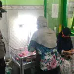 Warga Temukan Bayi di Bungkus Kardus di Teras Masjid Kalimo’ok Sumenep