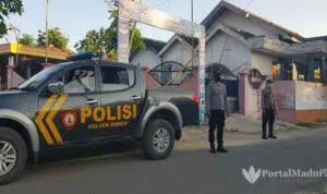 Polisi Sampang Turun Patroli KTS Cegah Pandemi Covid-19