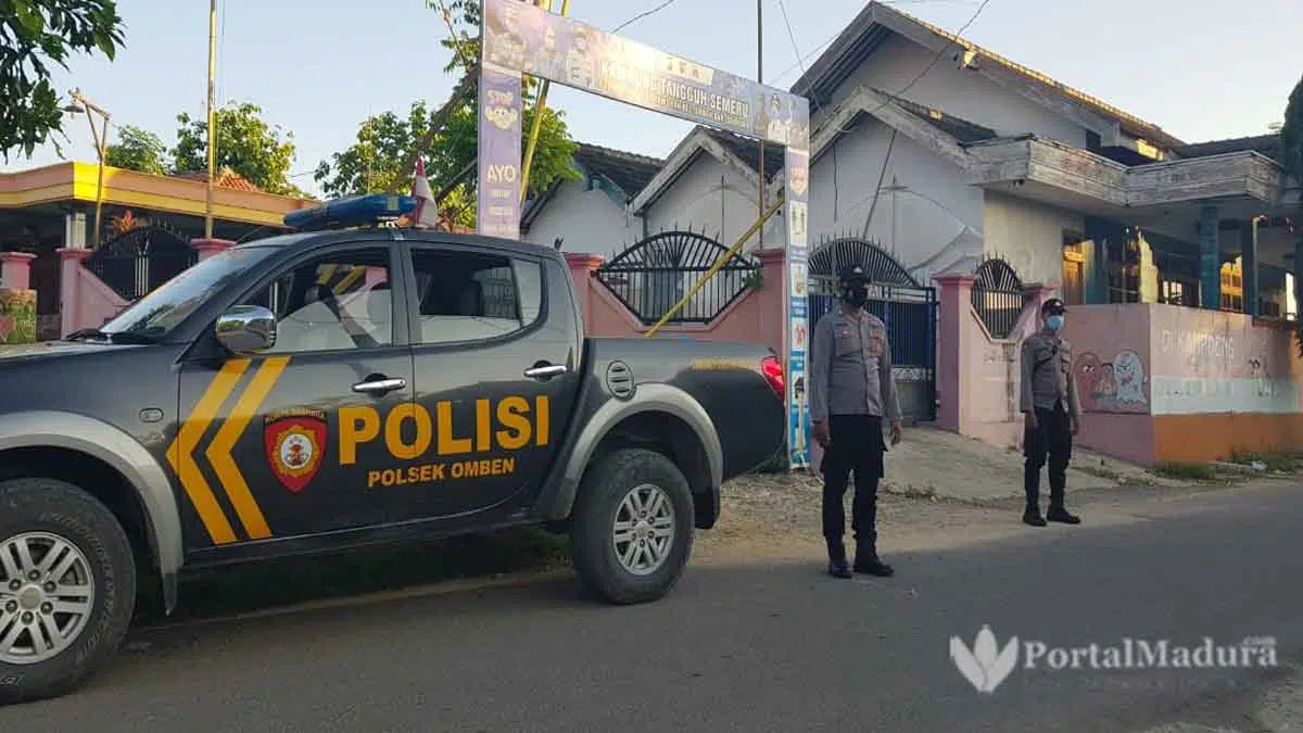 Polisi Sampang Turun Patroli KTS Cegah Pandemi Covid-19