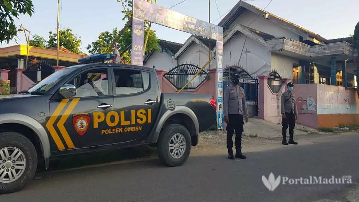 Polisi Sampang Turun Patroli KTS Cegah Pandemi Covid-19