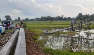 10 Tiang Listrik Roboh di Parsanga Sumenep
