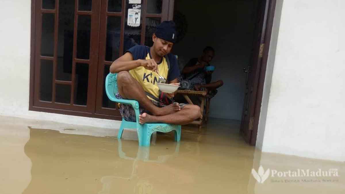 Banjir Sampang Meluas, Dinsos Buka Empat Dapur Umum