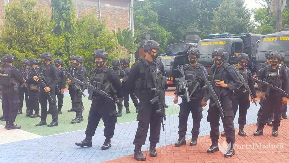 Brimob dan PAM TPS Diberangkatkan ke Wilayah Kepulauan Sumenep