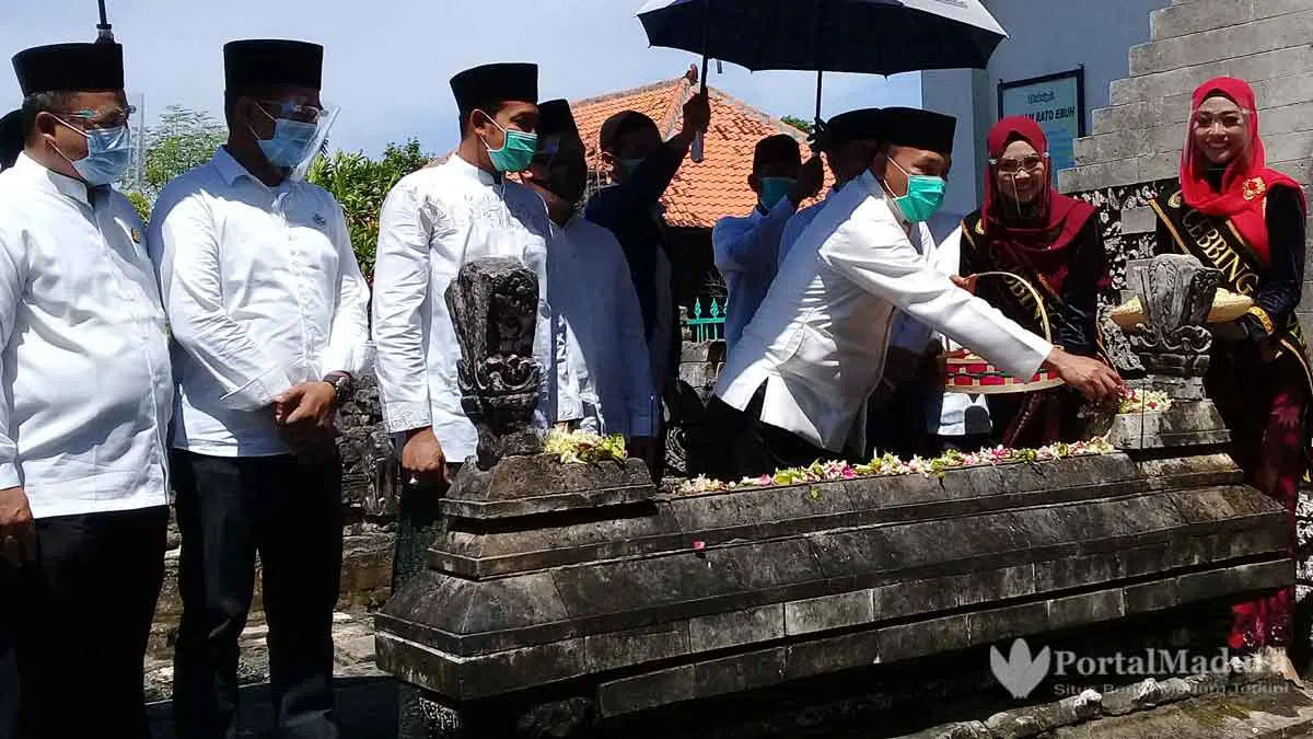 Dirgahayu Sampang 397, Bupati Kenang Jasa Pejuang dengan Berziarah ke Makam Rato Ebu