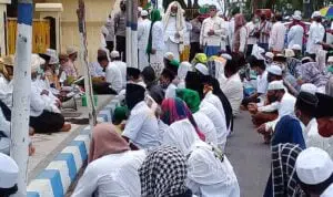 Bela IB HRS, Simpatisan FPI Datangi Mapolres Sampang