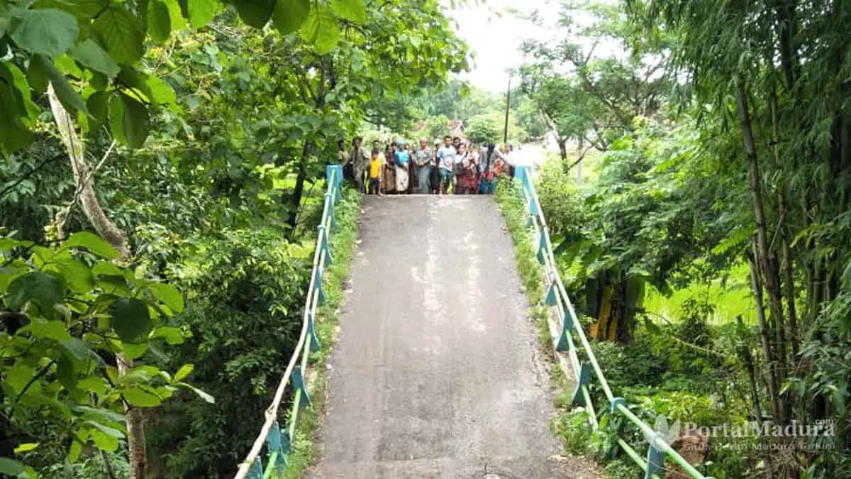 Jembatan Somber di Tambelangan Sampang Ambruk