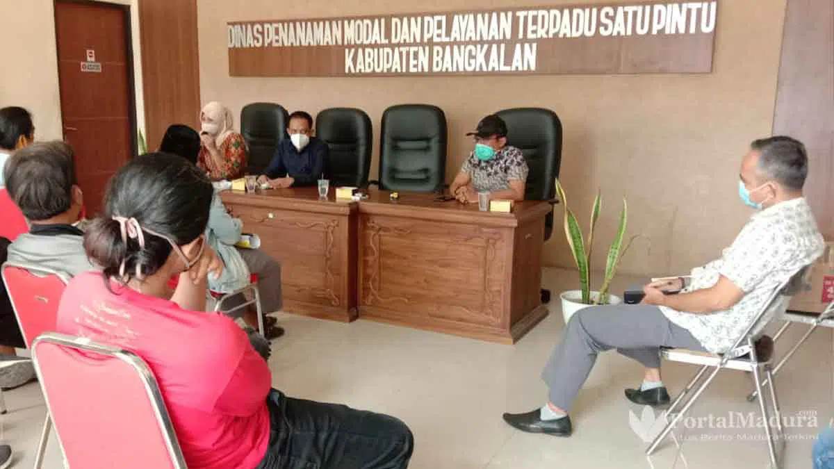 Warga Bangkalan Protes Aktivitas Reklamasi